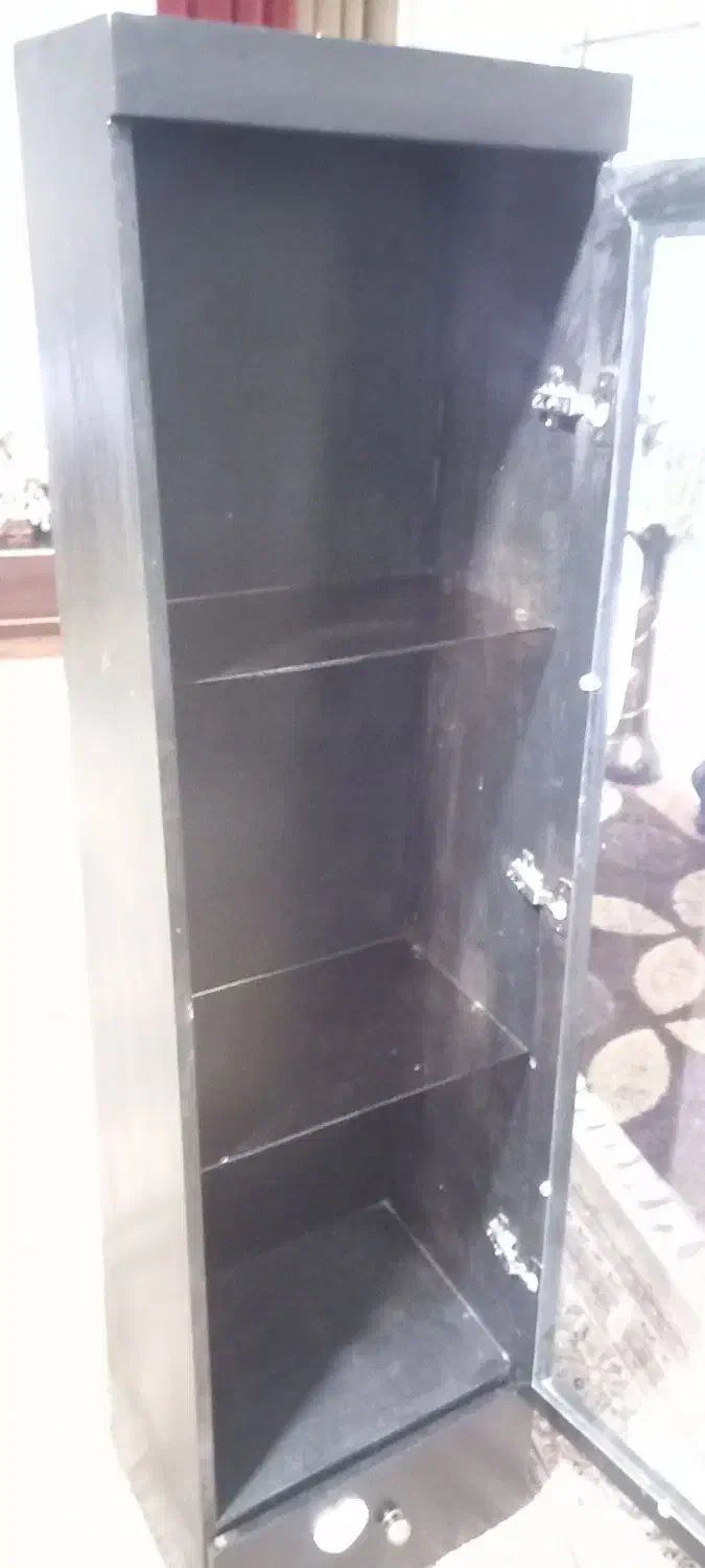 کمد مشکی|جاکفشی، کمد، دراور|صحنه, |دیوار