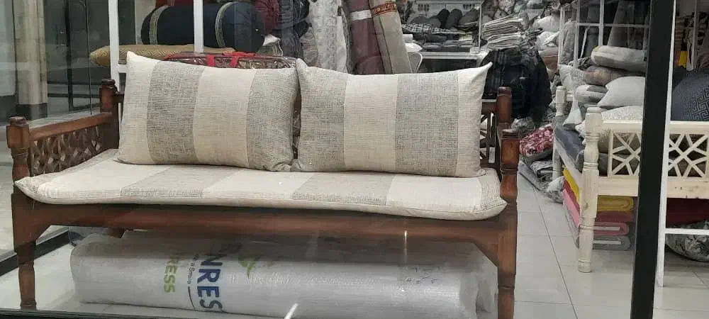 شاه نشین پشتی بالش|رختخواب، بالش، پتو|بروجرد, |دیوار