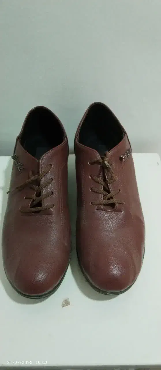 کفش|کیف، کفش، کمربند|کنارک, |دیوار