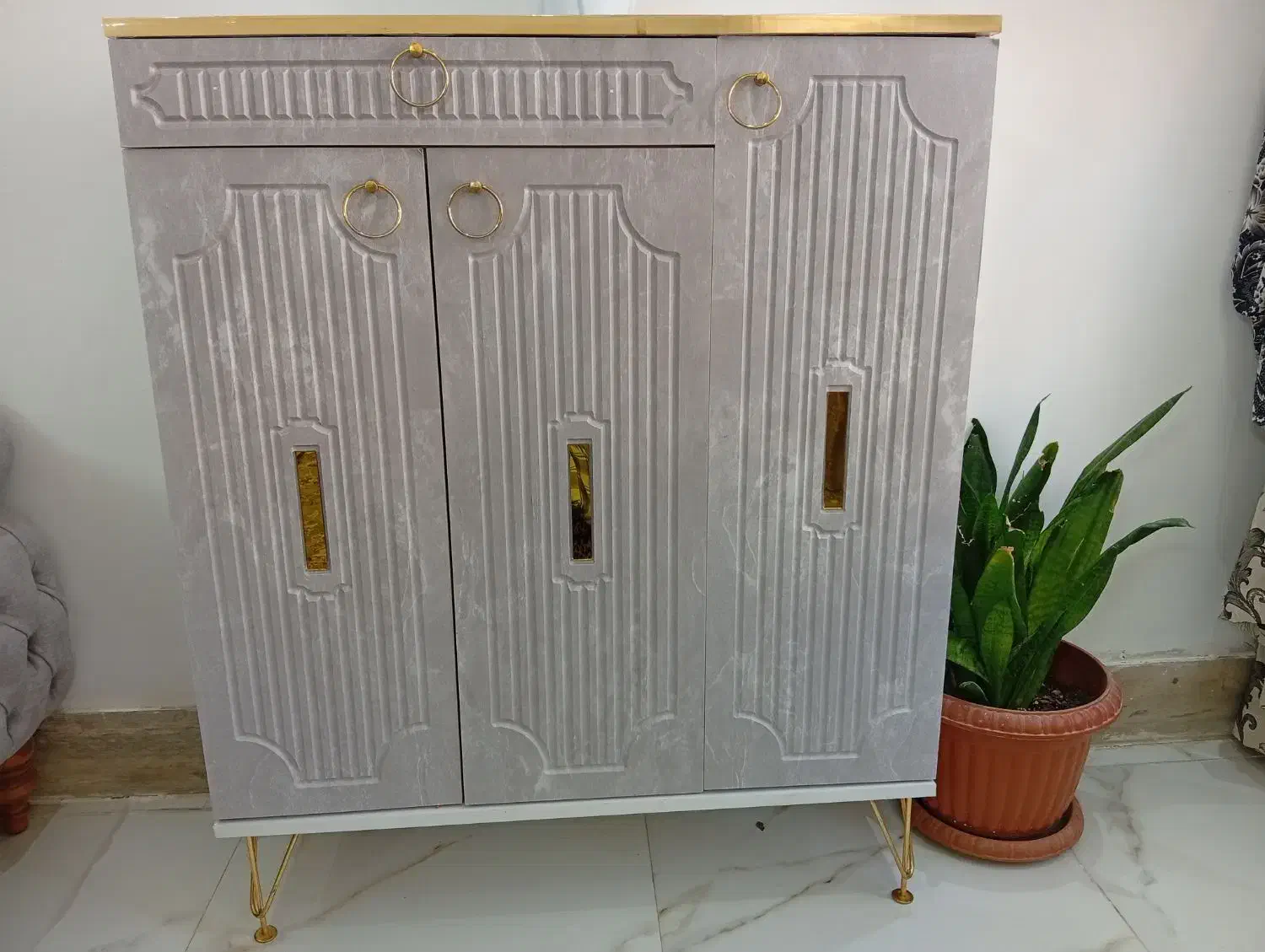 جاکفشی|جاکفشی، کمد، دراور|تربتحیدریه, ترمینال|دیوار