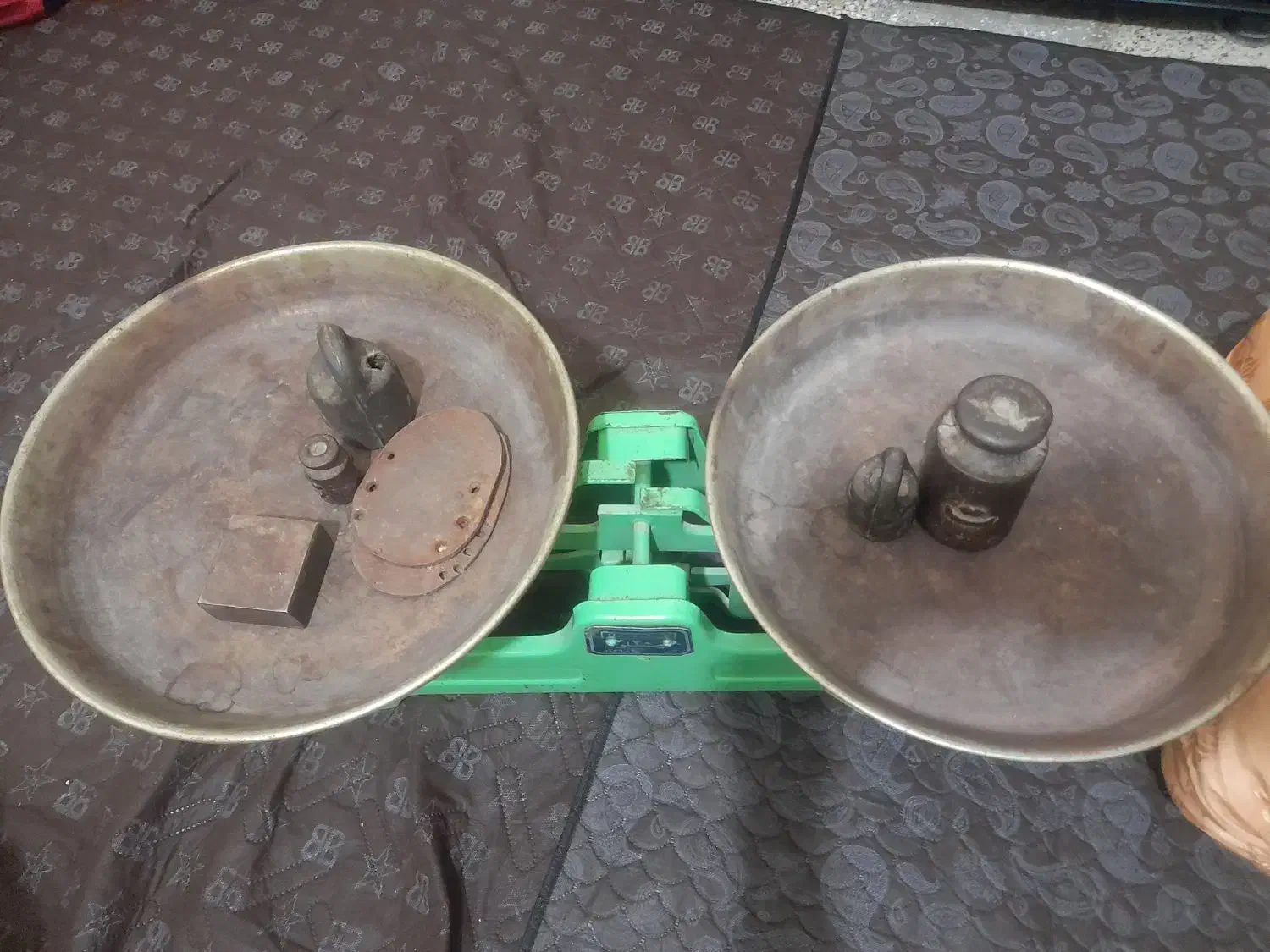 ترازو|کلکسیون اشیاء عتیقه|قدس, شهر‌قدس|دیوار