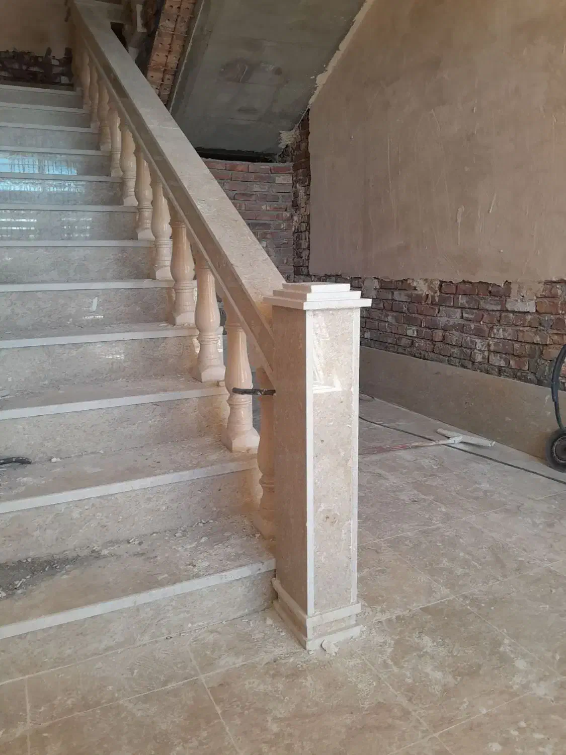 کاشی کاری سرامیک کاری|خدمات پیشه و مهارت|میاندوآب, |دیوار