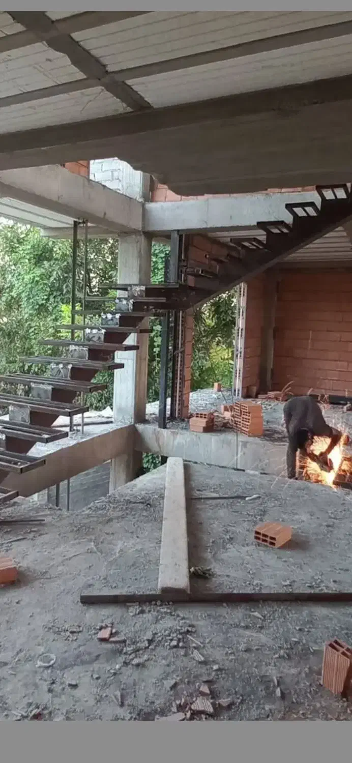 جوشکاری پله گرد ودرب و پنجره آهنی|خدمات پیشه و مهارت|اردبیل, |دیوار