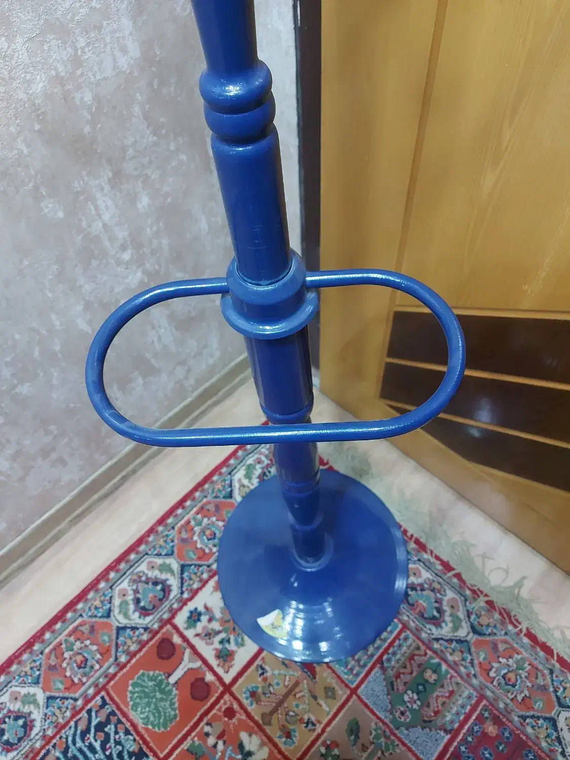 چوب لباسی ایستاده|بندرخت و رختآویز|اصفهان, برازنده|دیوار