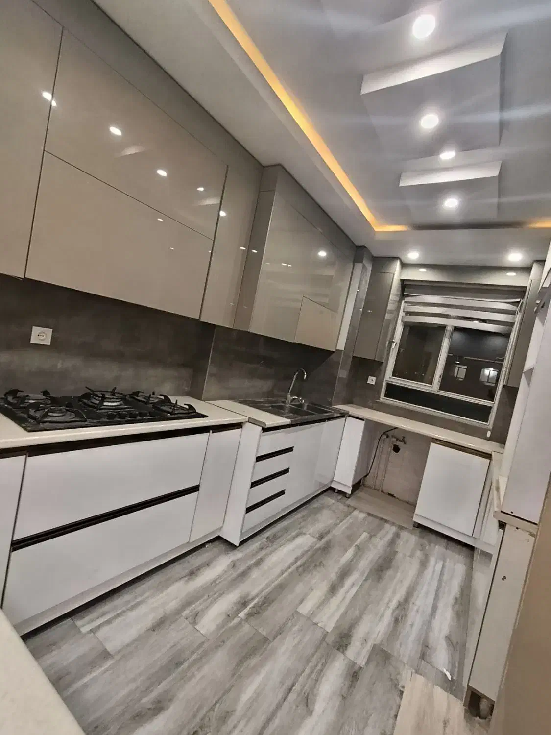 فروش آپارتمان زمرد میدان مدرسی فول بازسازی شده|فروش آپارتمان|یزد, |دیوار