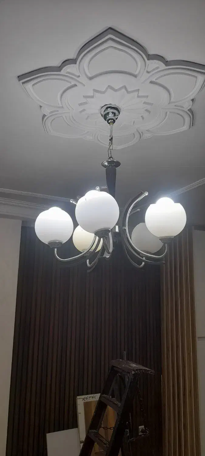 لوستر|لوستر و چراغ آویز|قدس, شهر‌قدس|دیوار