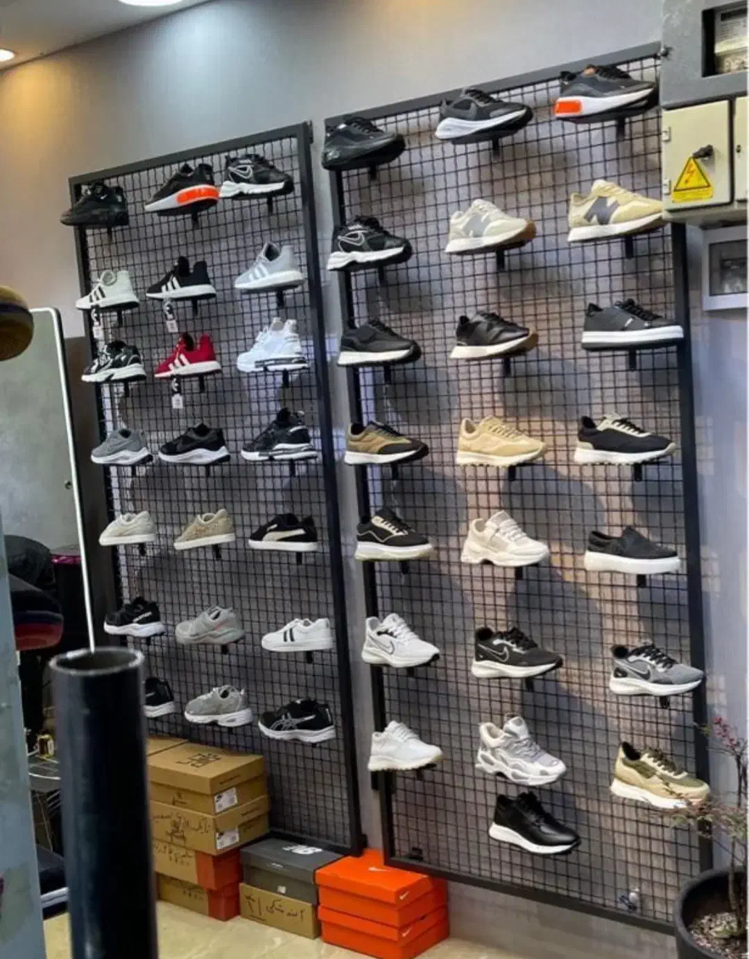 رگال کفش کتونی ویترین|فروشگاه و مغازه|مشهد, انقلاب|دیوار