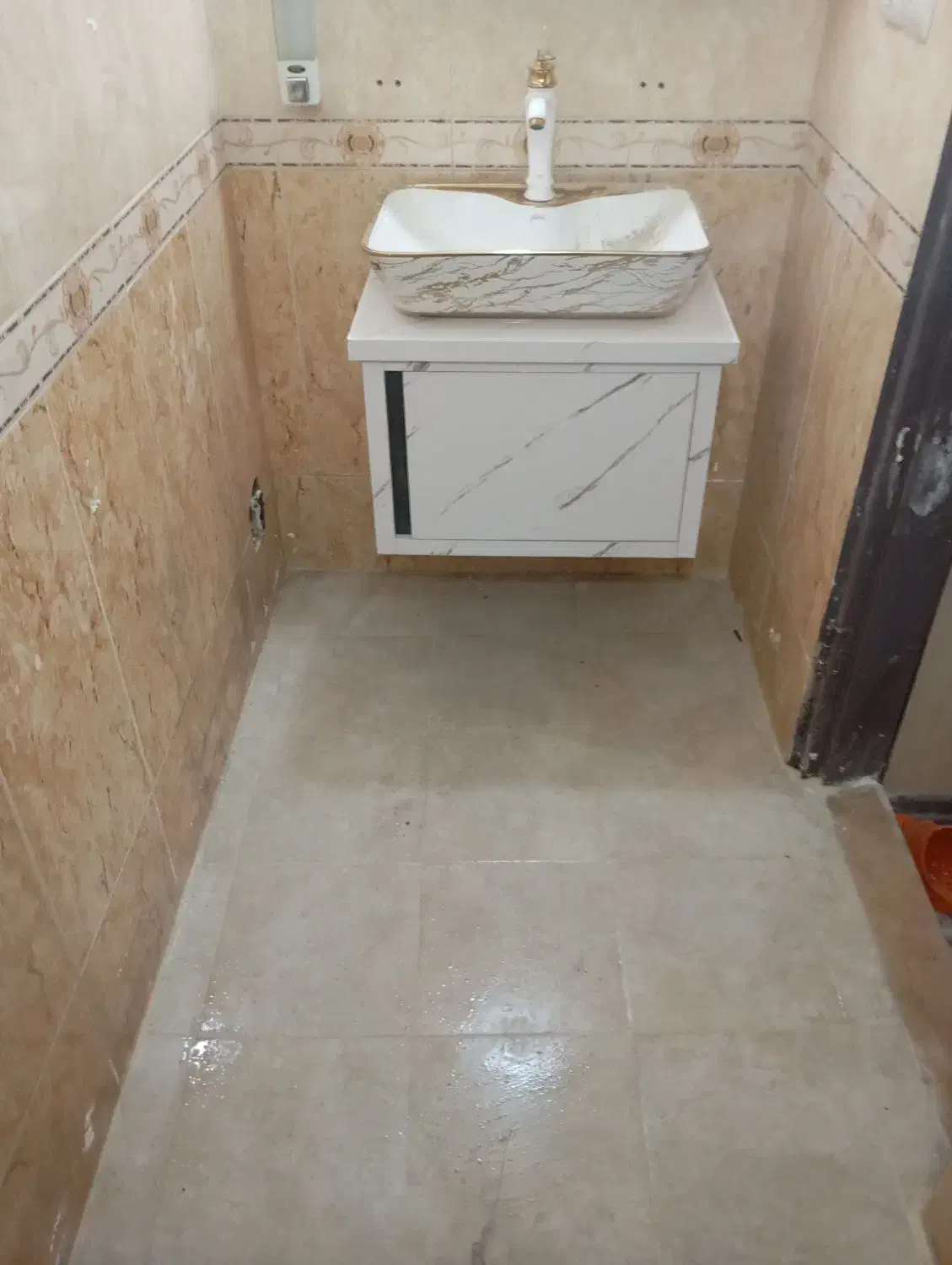 تاسیسات،لوله کشی،ایزوگام،رفع نم حمام توالت،بازسازی|خدمات پیشه و مهارت|چالوس, |دیوار