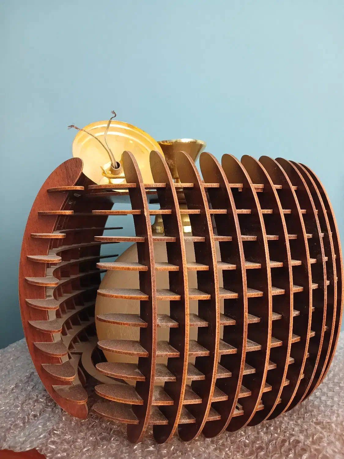 لوستر چوبی مدرن|لوستر و چراغ آویز|اصفهان, باغ زرشک|دیوار