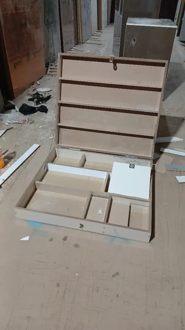 جعبه ی سیگار|آب‌چکان و نظم‌دهنده ظروف|ایرانشهر, |دیوار