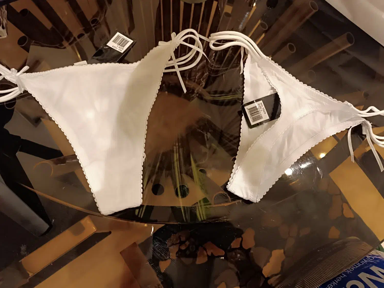 لباس زیر زنانه|لباس|پردیس, فاز ۱|دیوار