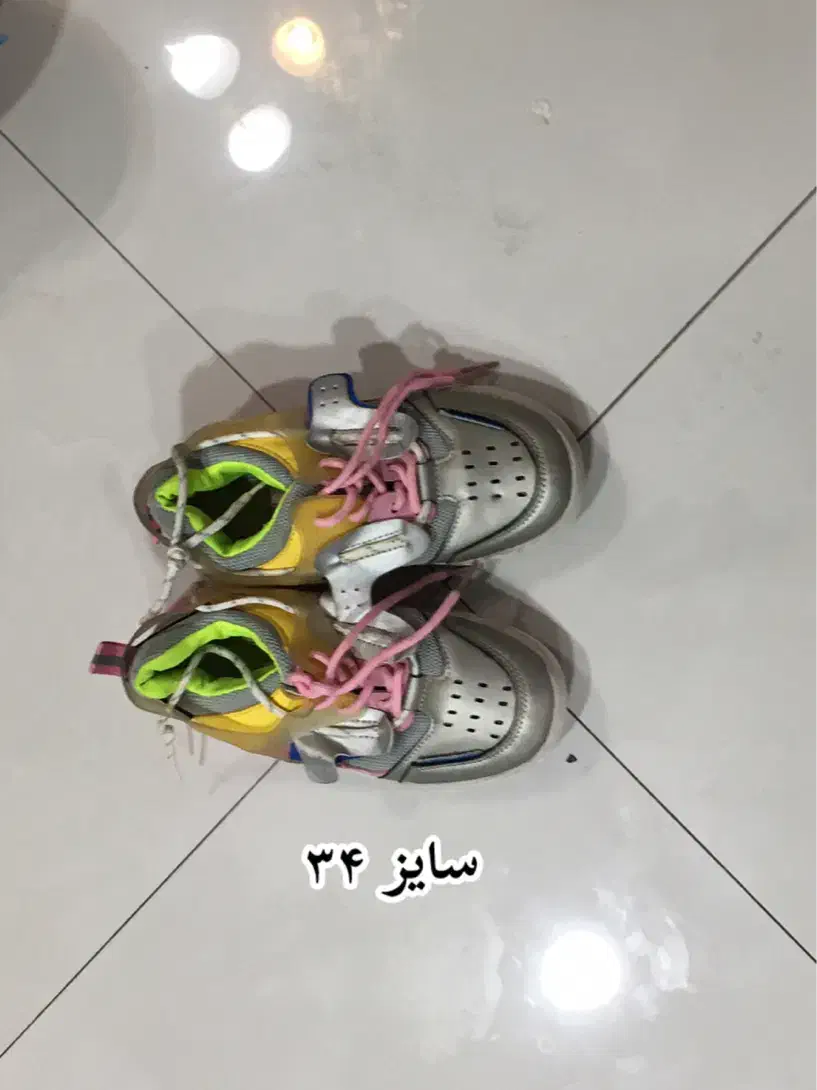 تعدادی کفش کاملا سالم|کفش و لباس بچه|شیراز, ارم|دیوار