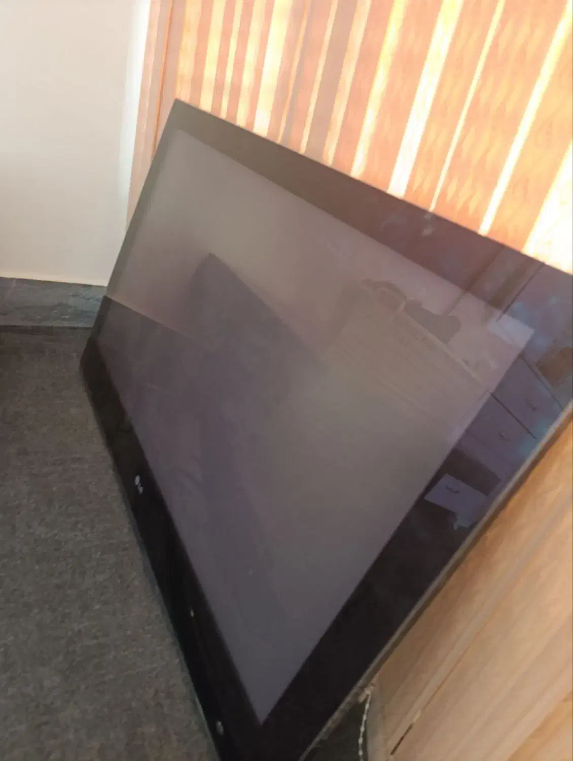 تلویزیون ال جی|تلویزیون و پروژکتور|آران و بیدگل, |دیوار