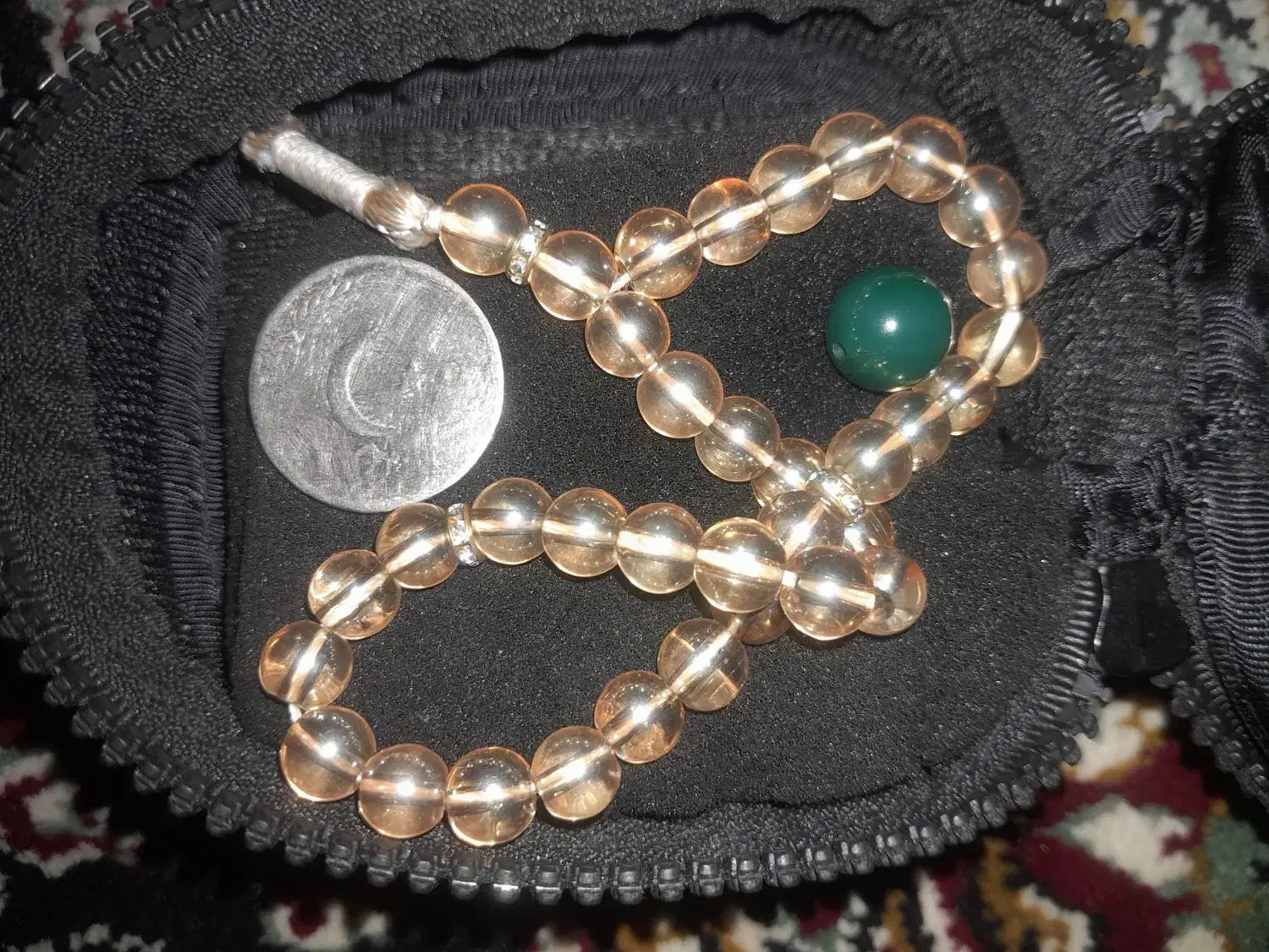 تسبیح سنگ سندلوس و یک مهره ویه سکه نقره|جواهرات|گرگان, |دیوار