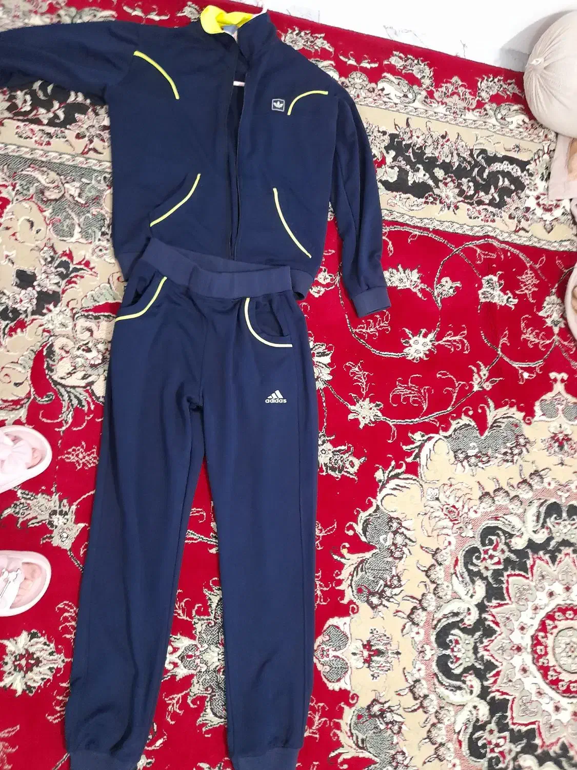 ست ورزشی|لباس|کنگاور, |دیوار