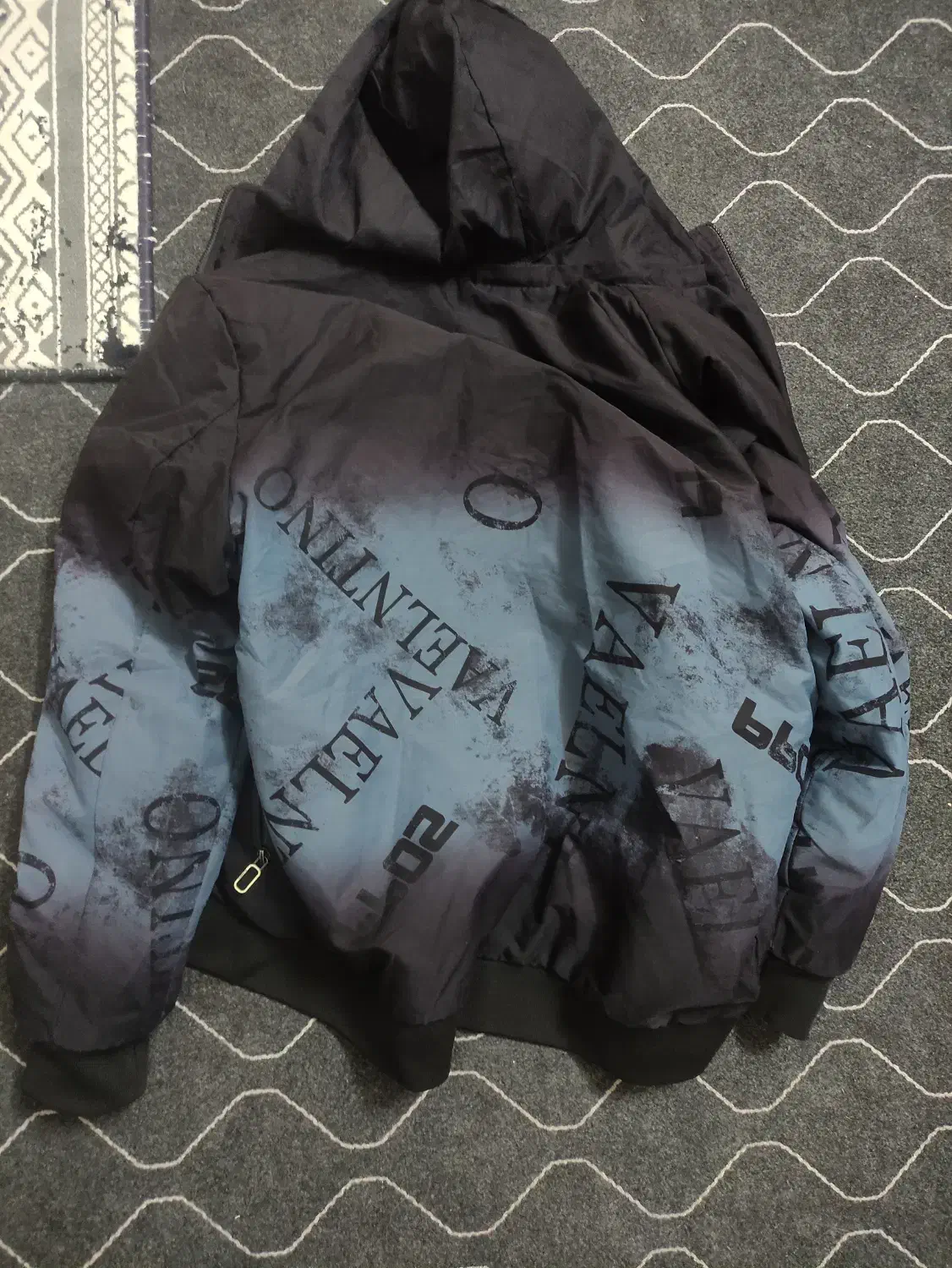 کاپشن|لباس|قم, پامنار|دیوار