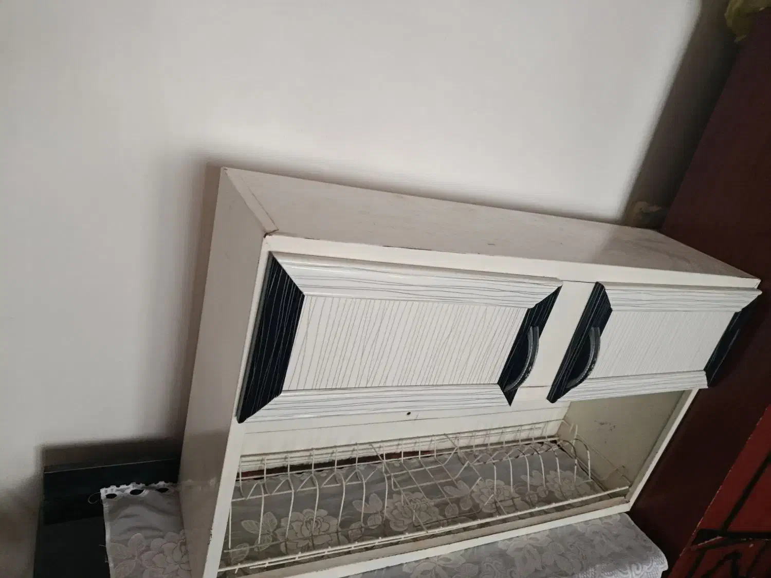 آبچکان|آب‌چکان و نظم‌دهنده ظروف|باروق, |دیوار