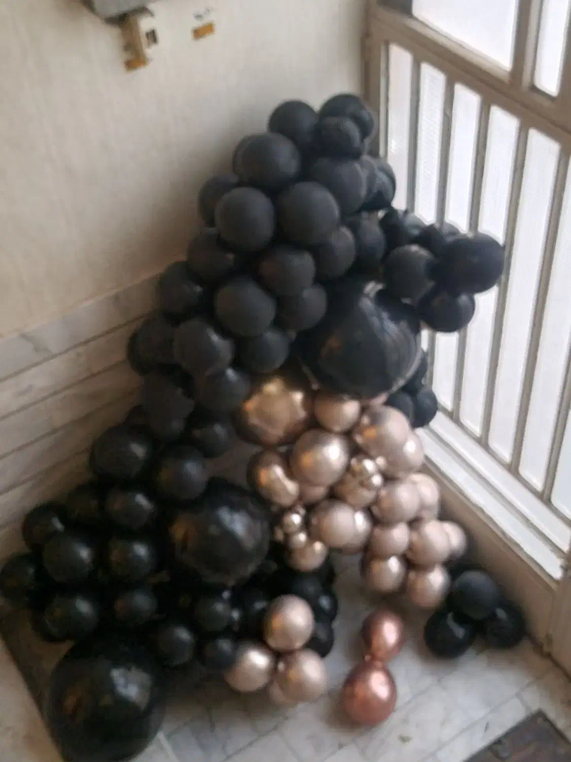 بادکنک حجم زیاد مشکی کرومی|کلکسیون و سرگرمی|اصفهان, بیدآباد|دیوار