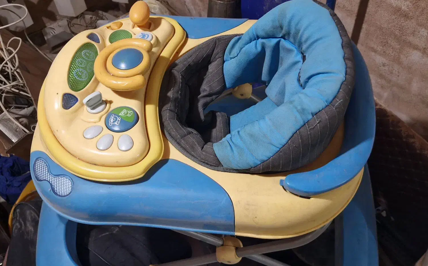 روروئک|کالسکه و لوازم جانبی|اصفهان, باغ دریاچه|دیوار