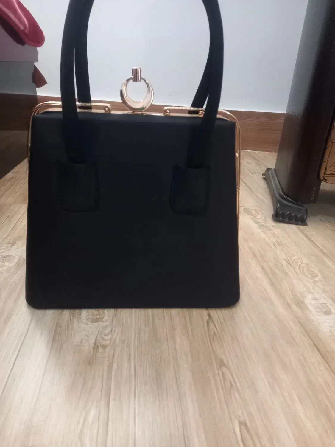 کیف|کیف، کفش، کمربند|شاهین دژ, |دیوار