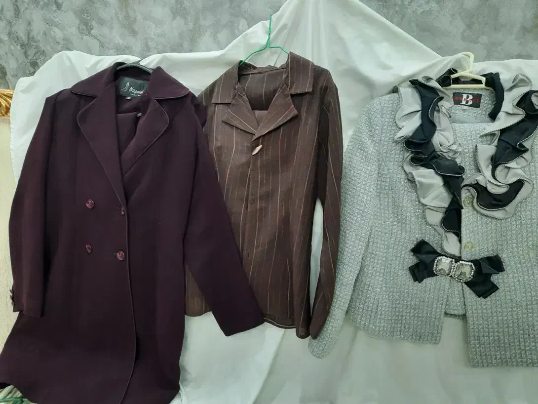 کت و دامن|لباس|صدرا-فارس, فاز ۱|دیوار