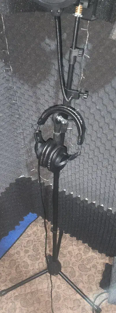 پایه میکروفن|آلات موسیقی|قرچک, شهرک طلائیه|دیوار