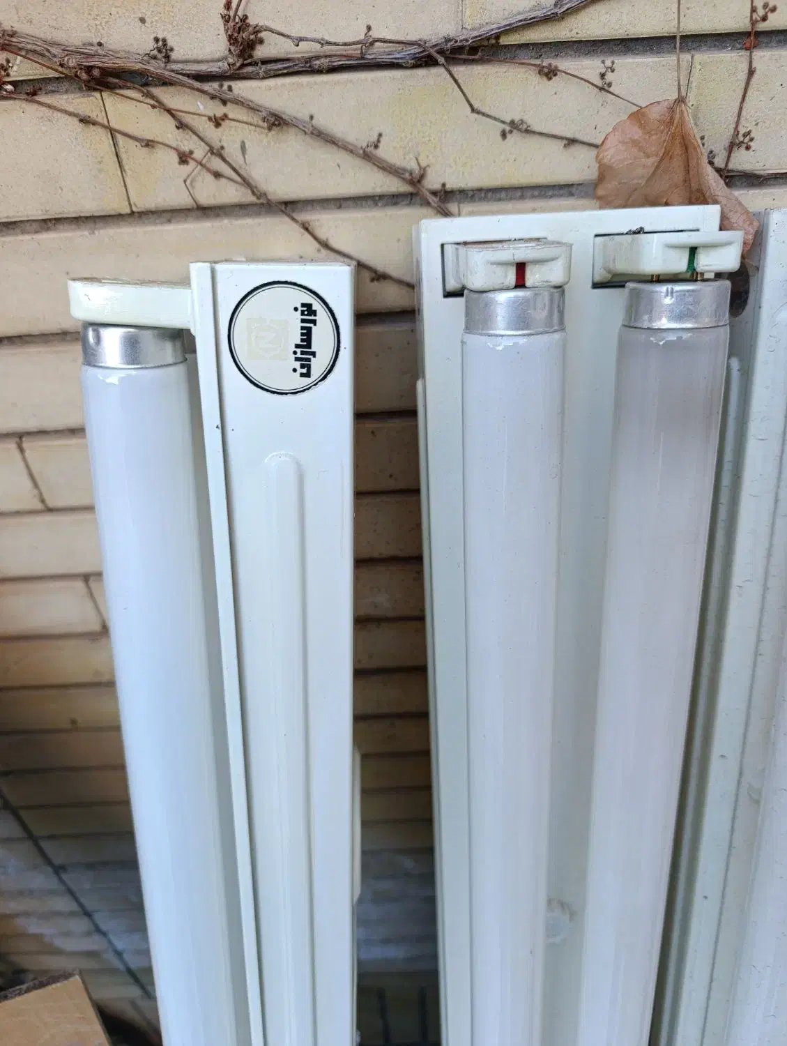 طبقه کتابخانه و لوازم در حد نو|کتابخانه، شلف، قفسه‌های دیواری|نیشابور, گنبد سبز|دیوار