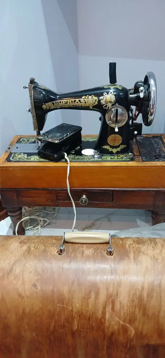 چرخ خیاطی Sophia قدیمی|کلکسیون اشیاء عتیقه|بابل, |دیوار