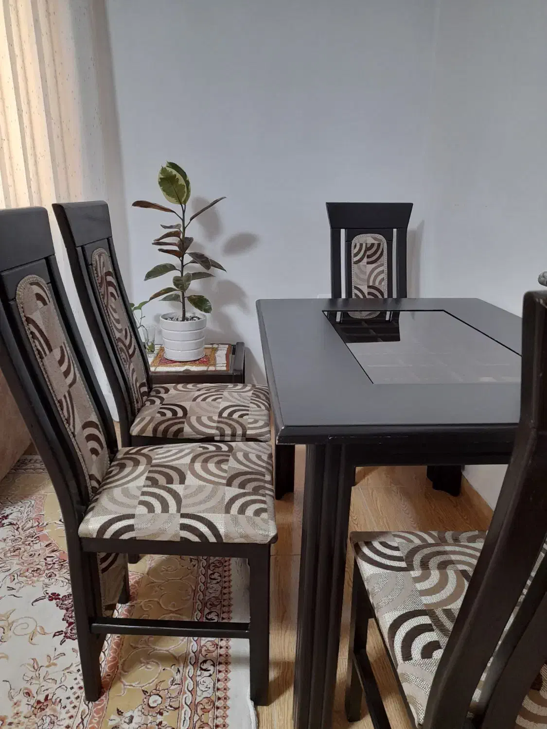 میز ناهارخوری۴نفره سالم|میز و صندلی غذاخوری|بندر انزلی, انصار الحسین|دیوار