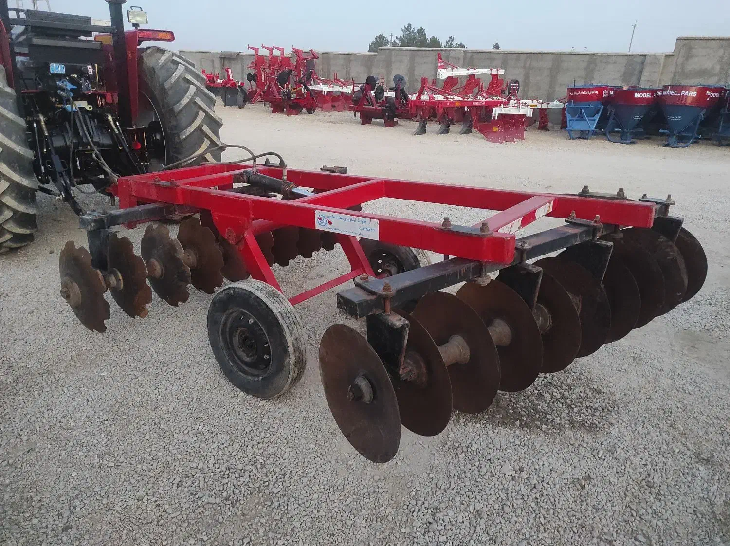 تراکتور دیسک|ماشین‌آلات صنعتی|بیضا, |دیوار