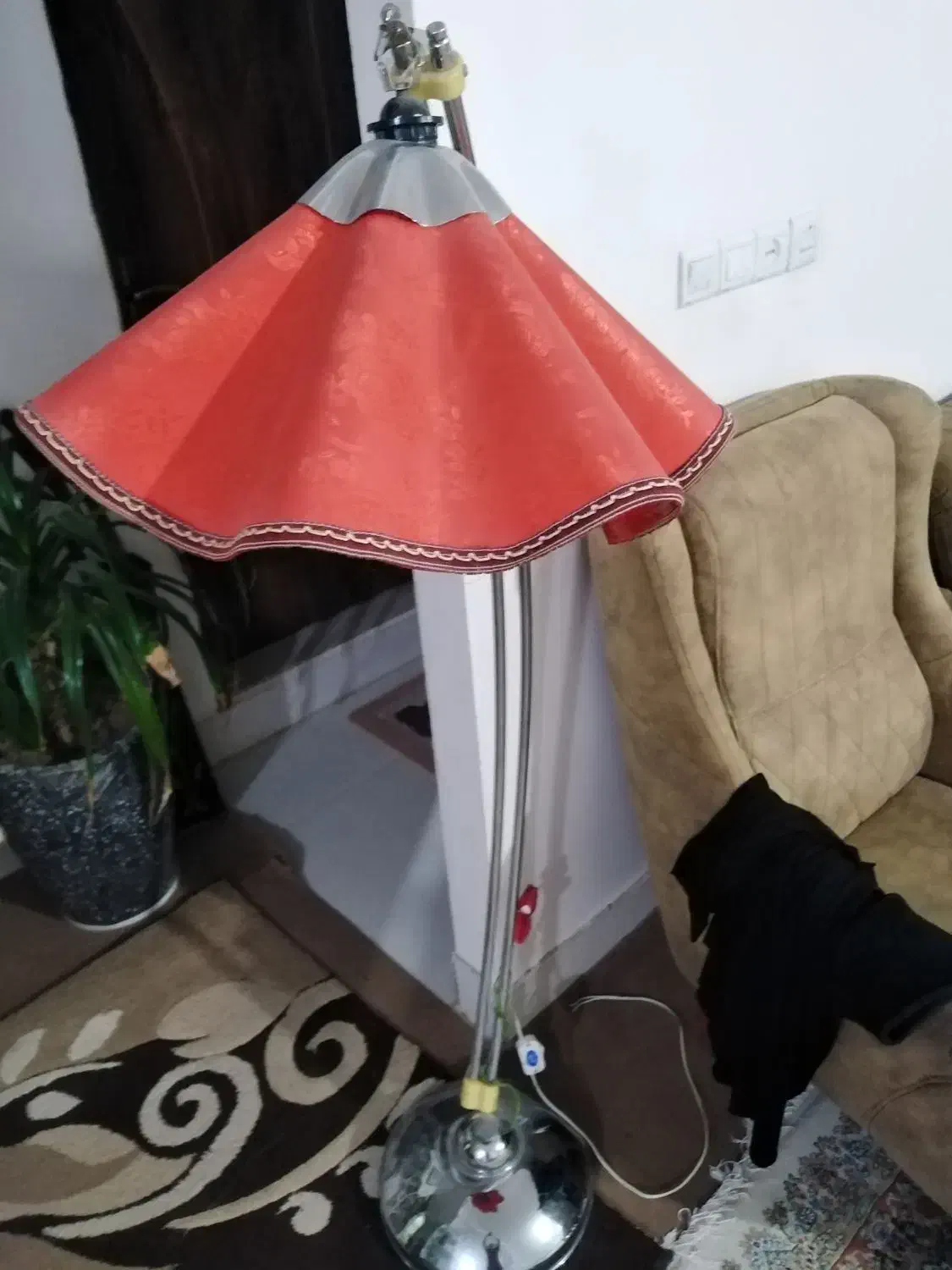 چراغ خواب ایستاده|چراغ خواب و آباژور|کاشمر, |دیوار