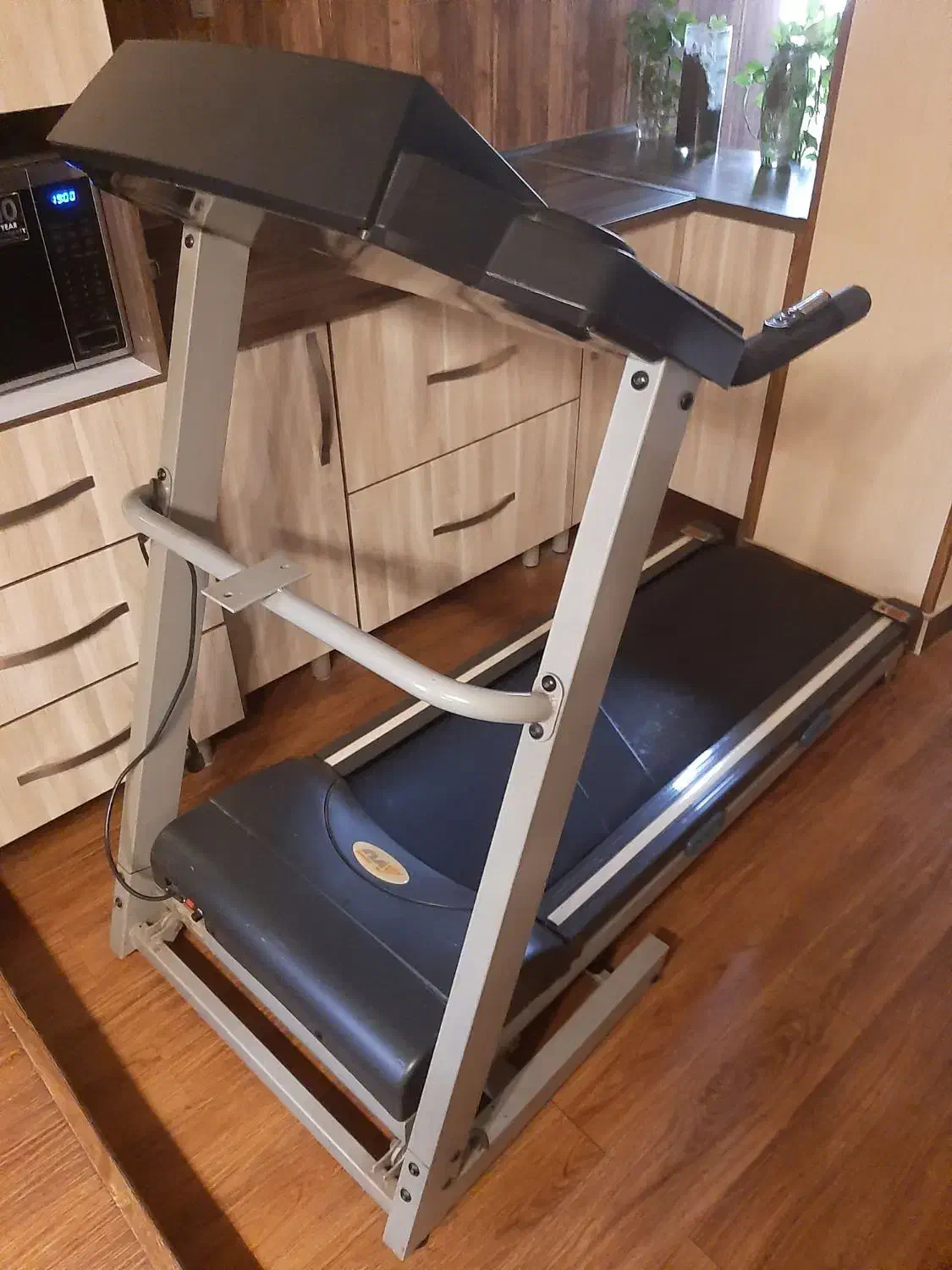 تردمیل AVG آلمانی|تجهیزات ورزشی|فردیس, فرامرزیه|دیوار