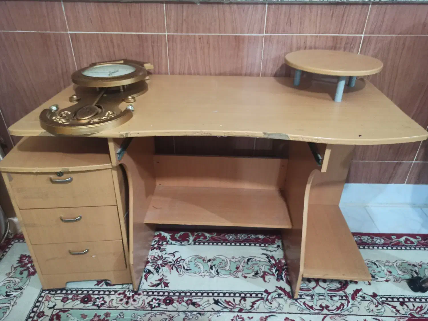 میز و صندلی|میز تحریر و کامپیوتر|اسفراین, |دیوار