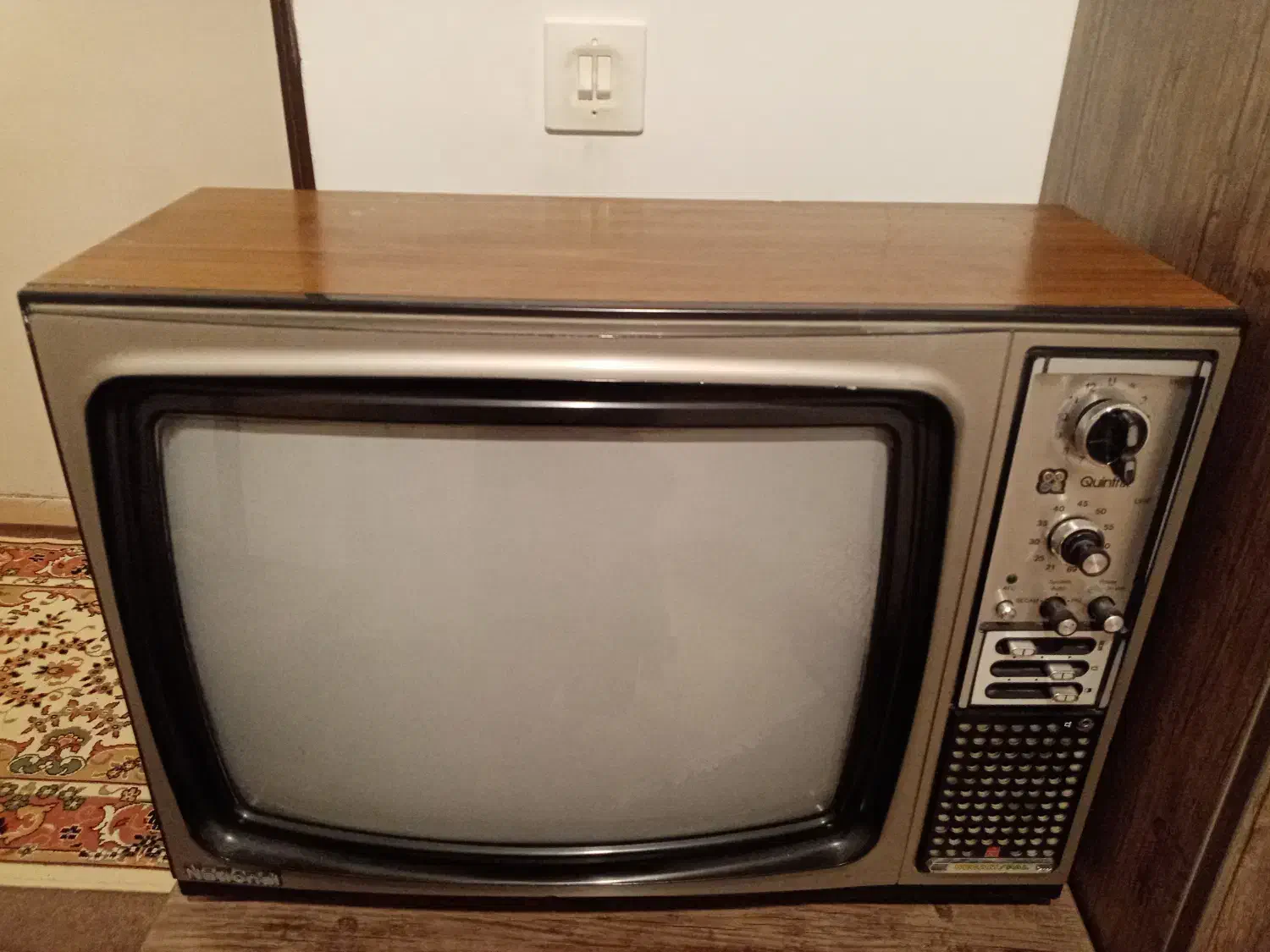 تلویزیون قدیمی عتیقه کاملا سالم و بخاری|کلکسیون اشیاء عتیقه|شیراز, شهرک سراج|دیوار