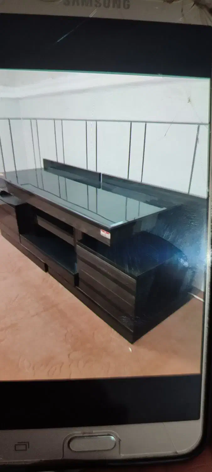 چند وسیله تمیز .|میز تلویزیون|شوشتر, |دیوار