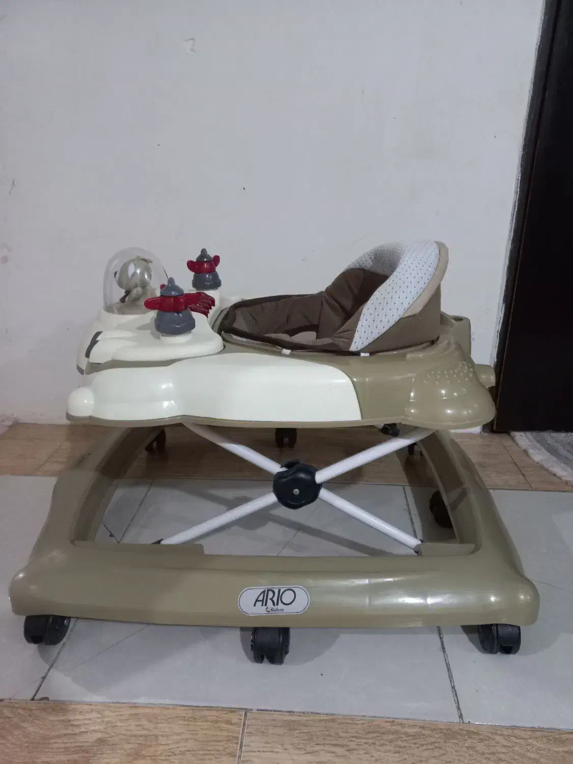 رورویک کرم و سفید|کالسکه و لوازم جانبی|طرقبه, |دیوار