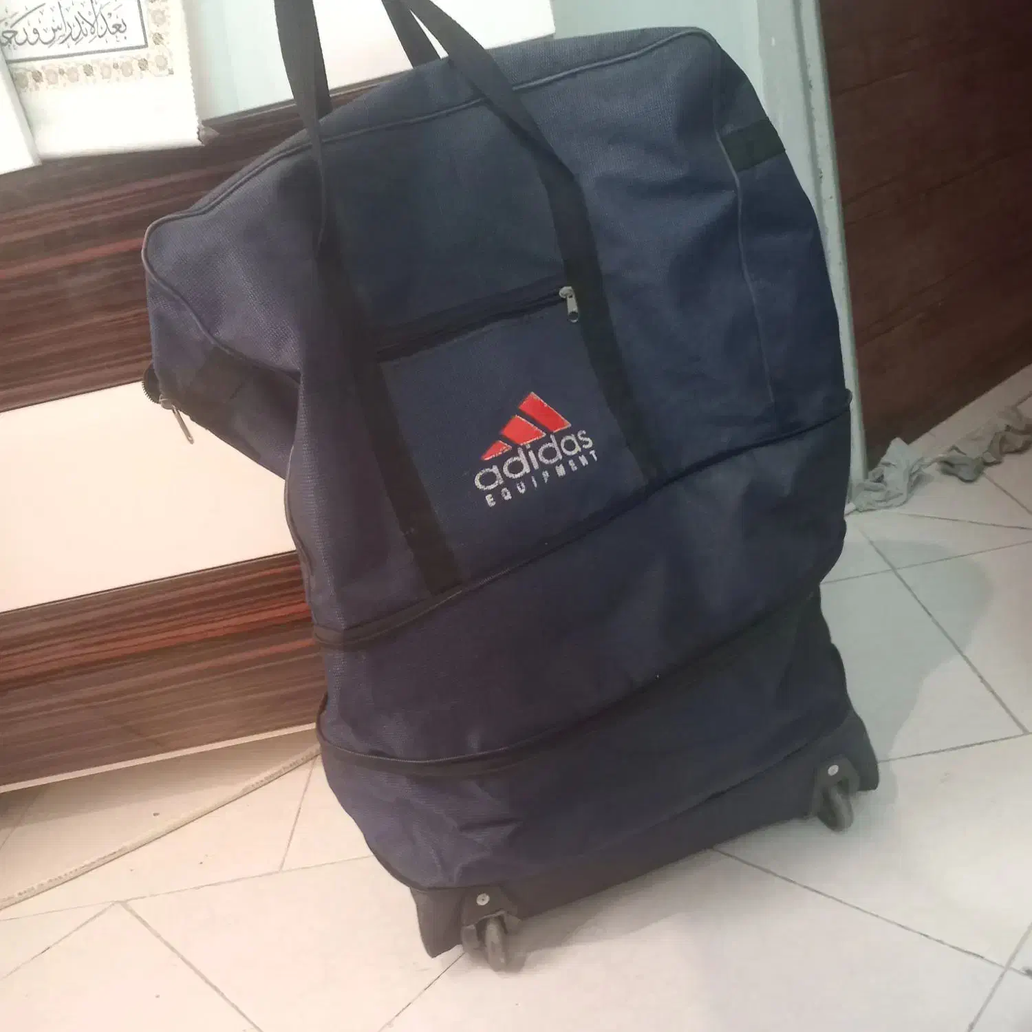 چمدان کیف مسافرتی کوچک و بزرگ|کیف، کفش، کمربند|اصفهان, رکن الدوله غربی|دیوار