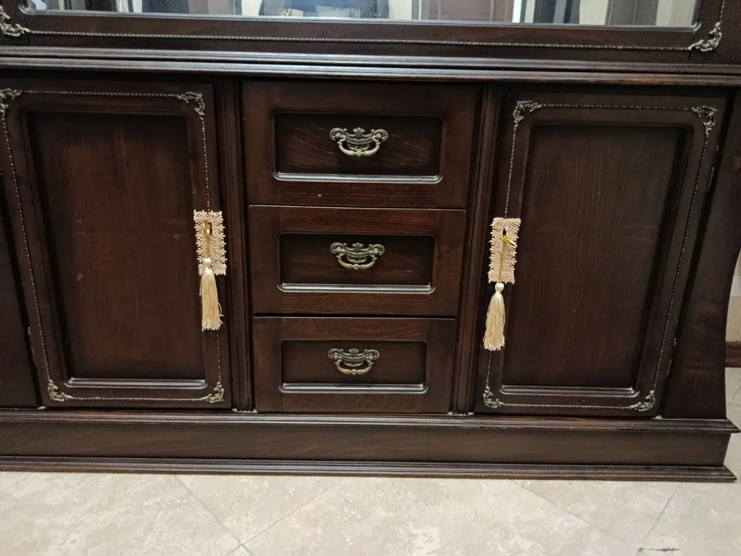 بوفه یا ویترین تمام چوب ، طرح گل لاله|بوفه، ویترین، کنسول|تهران, صادقیه|دیوار