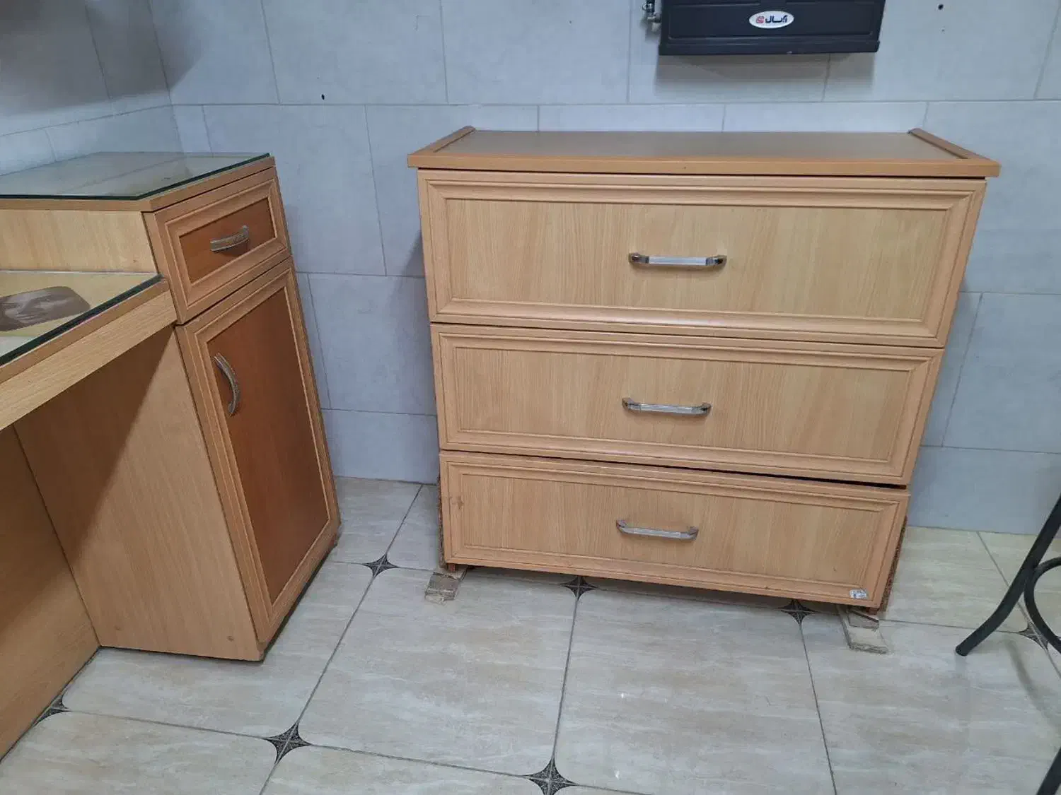 فروش دکور آرایشگاه زنانه|آرایشگاه و سالنهای زیبایی|اشکذر, |دیوار