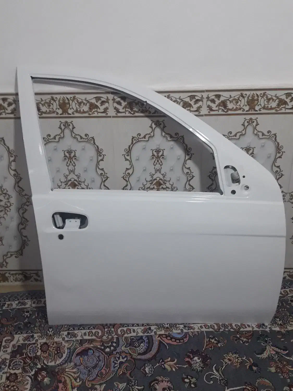 در ساینا فابریک|قطعات یدکی و لوازم جانبی|صحنه, |دیوار