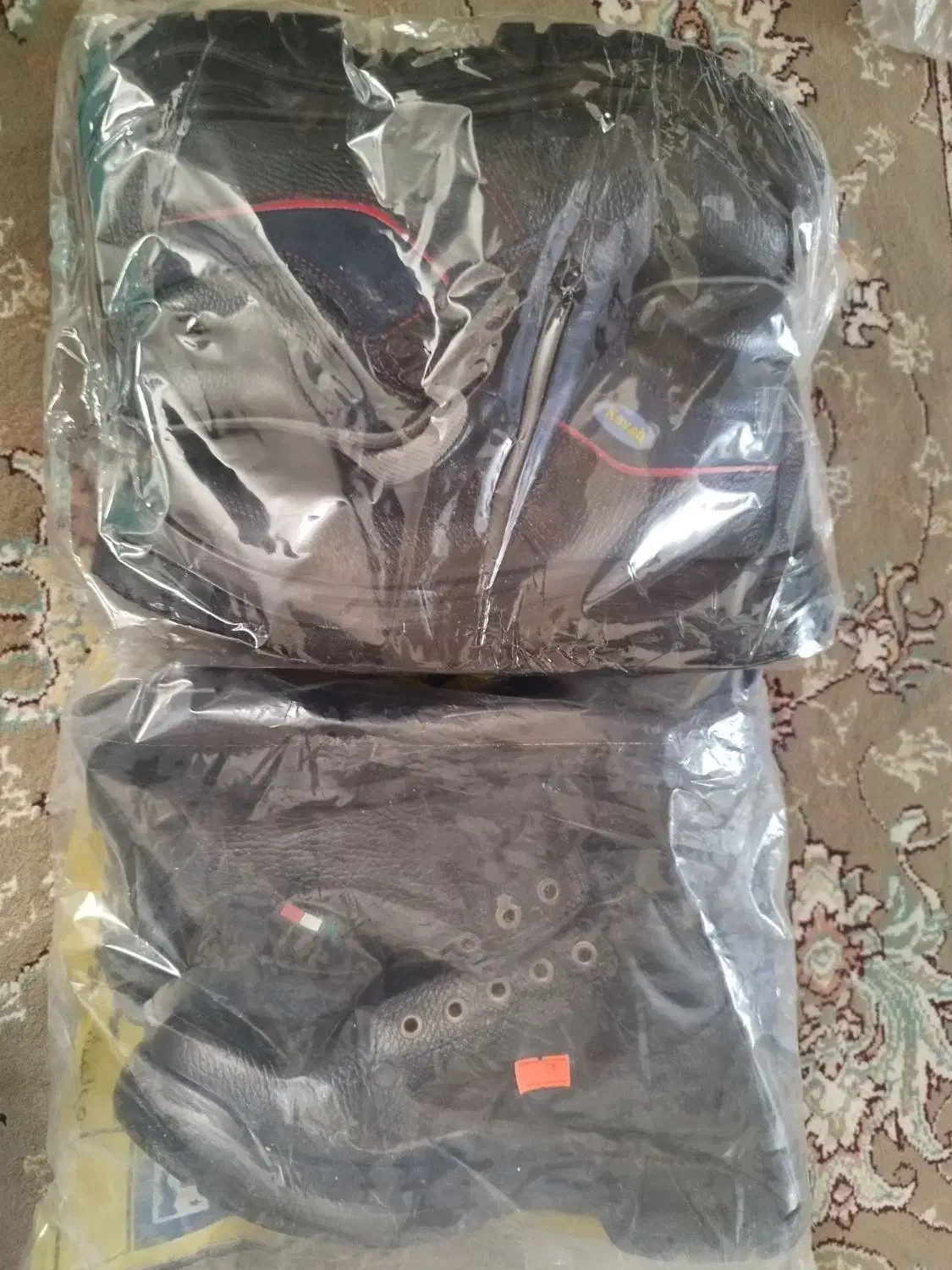 کفش ایمنی|کیف، کفش، کمربند|صدرا-فارس, فاز ۲|دیوار