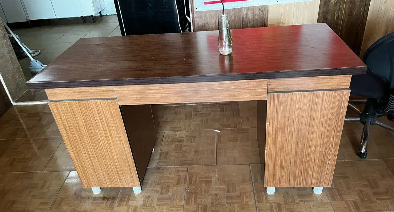 فروش فوری میز|میز تحریر و کامپیوتر|عباس‌آباد, |دیوار