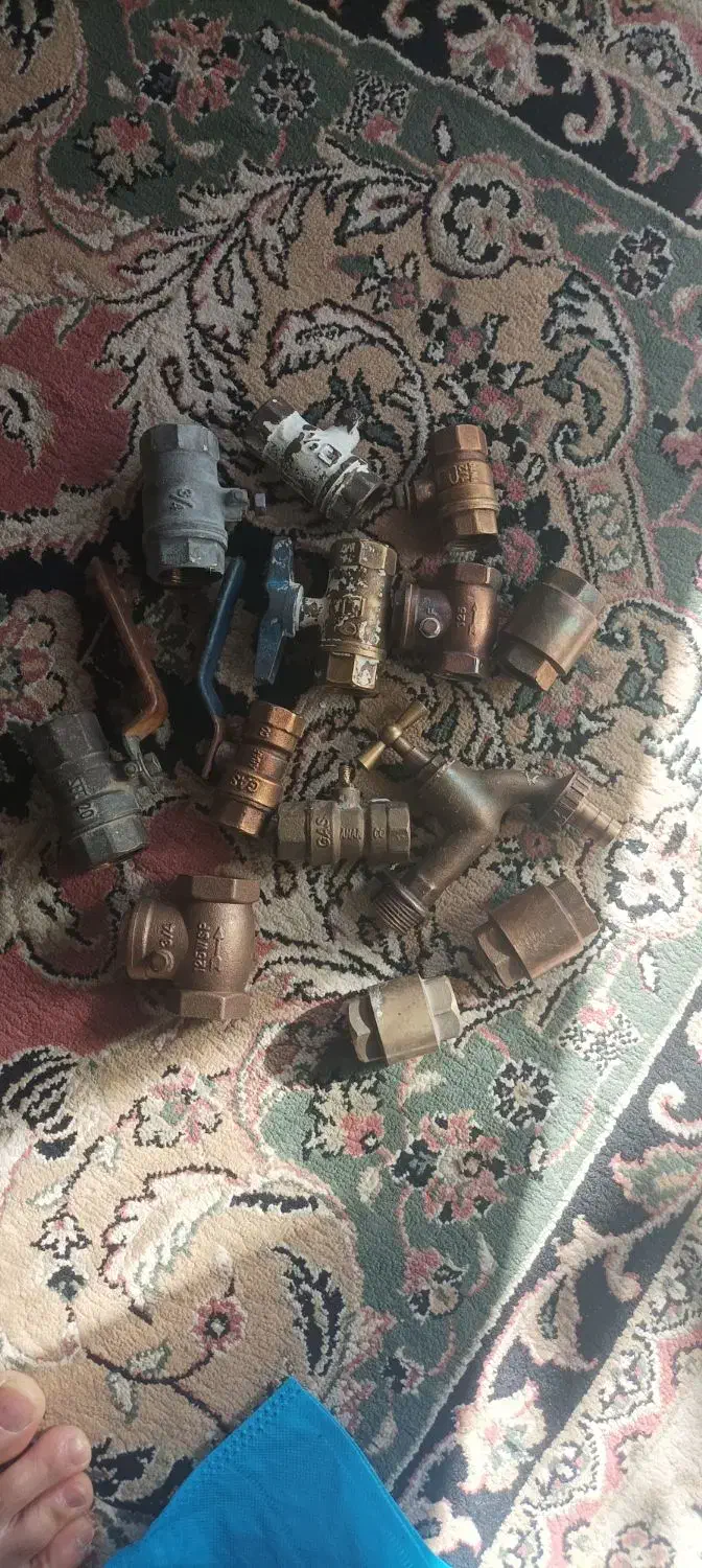 شیرآلات زرد|لوازم سرویس بهداشتی|چهارباغ, |دیوار