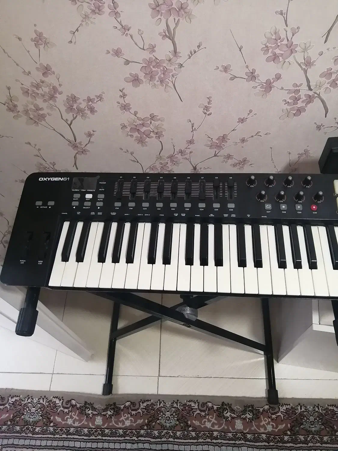 میدی کنترلر  M-AUDIO Oxigen 61Mkv در حد نو|پیانو، کیبورد، آکاردئون|تهران, دستغیب|دیوار