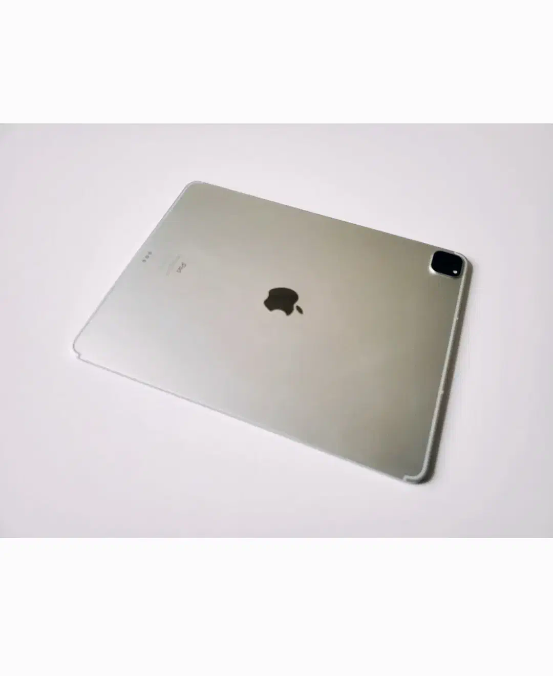 آیپد پرو m1 سیزده اینچ + قلم نسل ۲|تبلت|تهران, فلسطین (میدان انقلاب)|دیوار