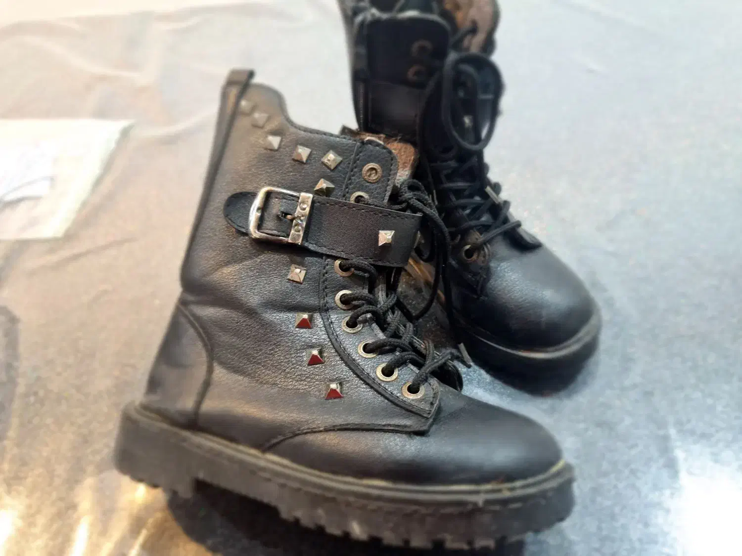 پوتین در حد نو بچه گانه|کفش و لباس بچه|قائم‌شهر, |دیوار