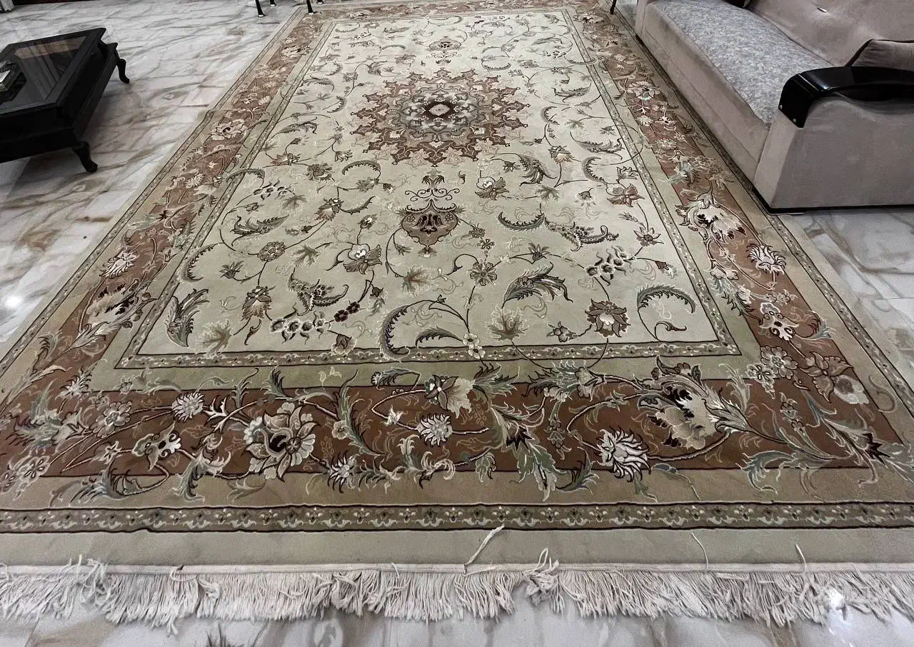 فرش ماشینی ۱۲ متری در حد نو و تمیز|فرش|مشهد, رضاشهر|دیوار