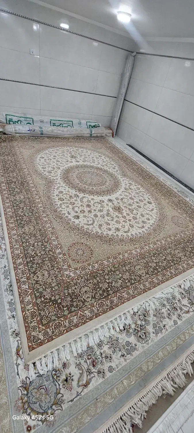 ۱ جفت فرش ۹ متری ۷۰۰ شانه با رنگ کرم گردویی|فرش|مهاباد (آذربایجان غربی), |دیوار