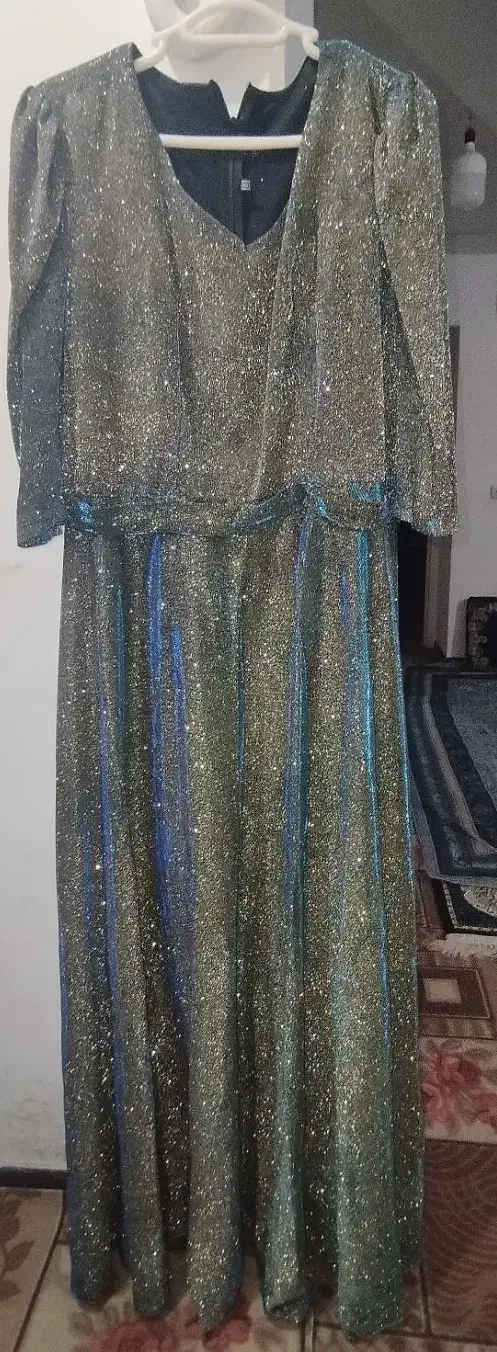 پیرهن|لباس|اشتهارد, |دیوار