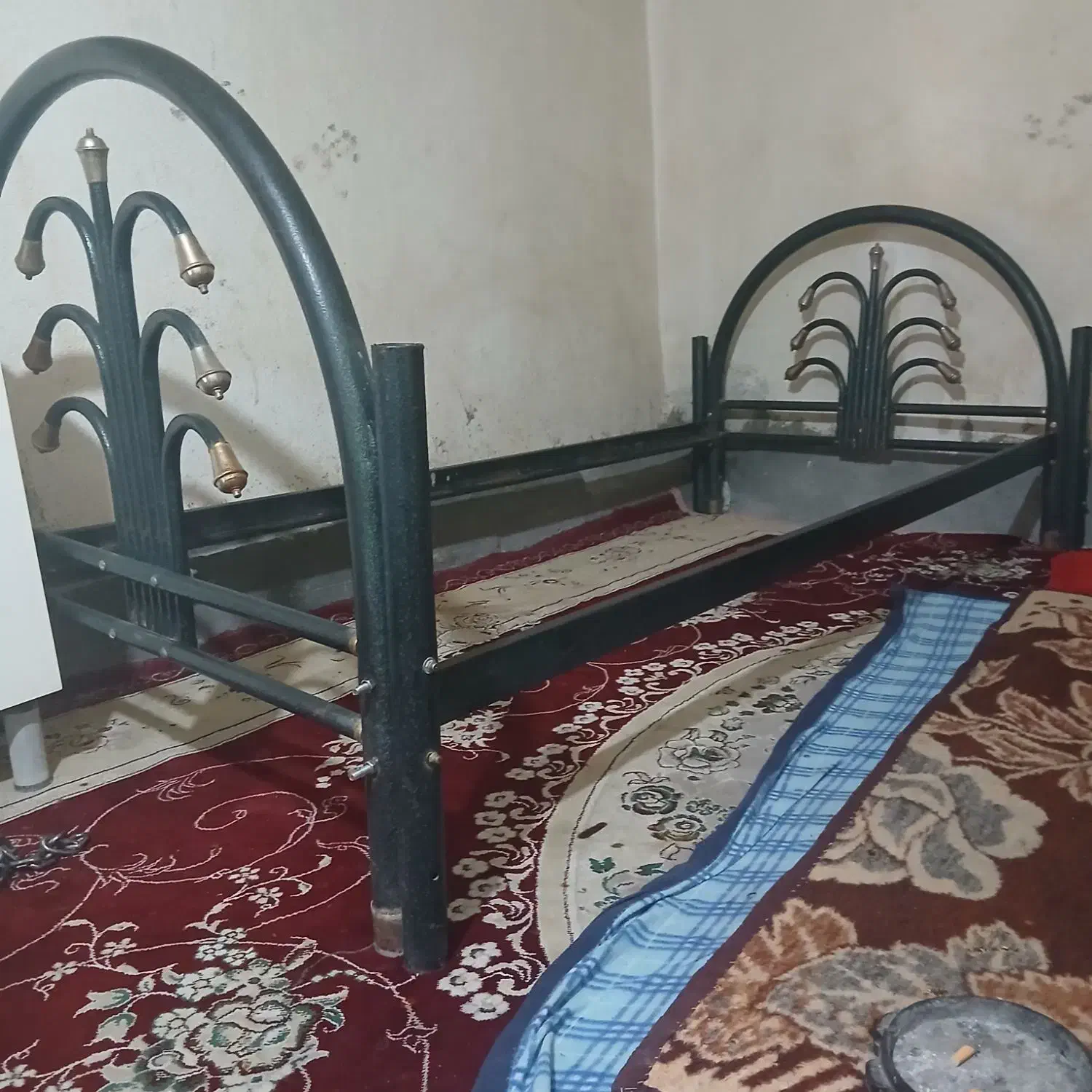 تخت یک نفره  باتشک نو  فنری|تخت و سرویس خواب|ایلام, |دیوار